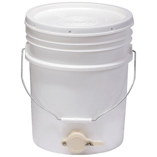 LITTLE GIANT PLASTIC HONEY BUCKET